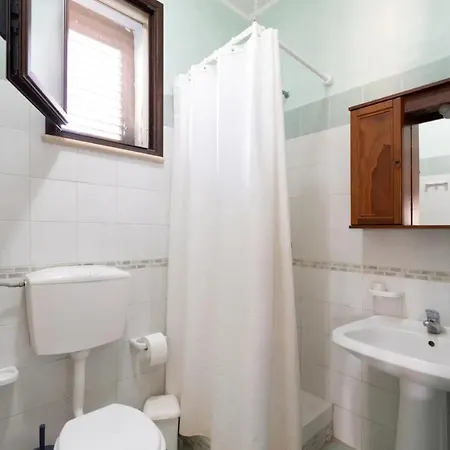 Villa Rosa Con Piscina Balestrate